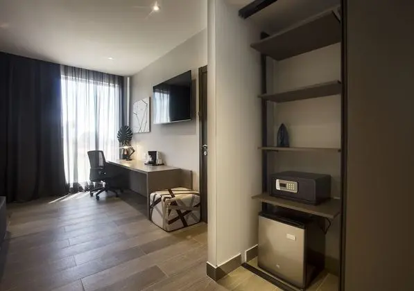 Süit, 1 En Büyük (King) Boy Yatak, Sigara İçilmez, Buzdolabı