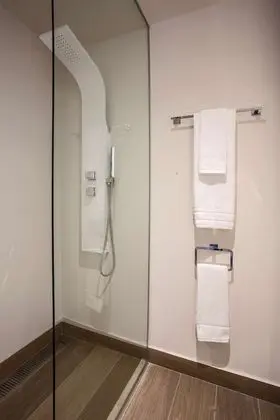 Süit, 1 En Büyük (King) Boy Yatak, Sigara İçilmez, Buzdolabı