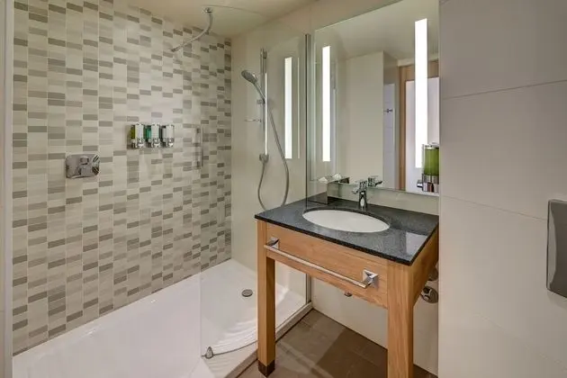 Family Oda, 1 Büyük (Queen) Boy Yatak, Sigara İçilmez