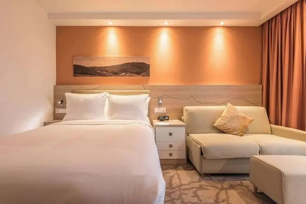 Oda, 1 Büyük (Queen) Boy Yatak, Sigara İçilmez, Köşe