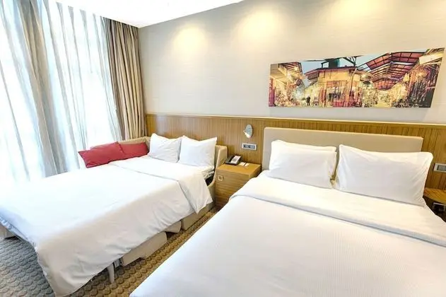 https://i.travelapi.com/lodging/10000000/9140000/9132200/9132144/75e2e7dd_z.jpg