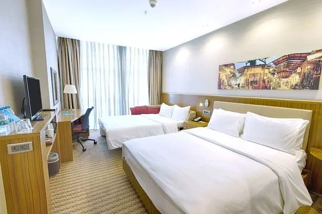 https://i.travelapi.com/lodging/10000000/9140000/9132200/9132144/7c9a8b46_z.jpg
