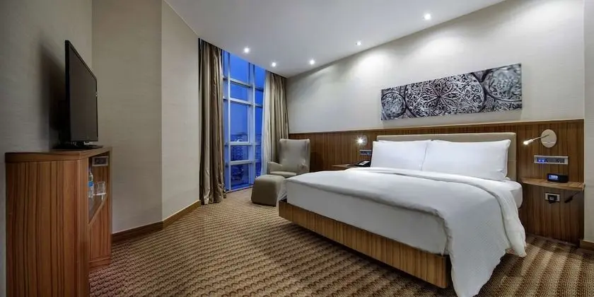 https://i.travelapi.com/lodging/10000000/9140000/9132200/9132144/9e94745d_z.jpg