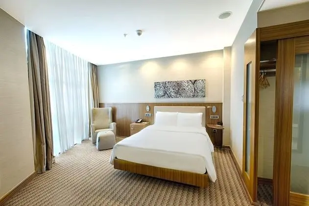 https://i.travelapi.com/lodging/10000000/9140000/9132200/9132144/a185fa53_z.jpg