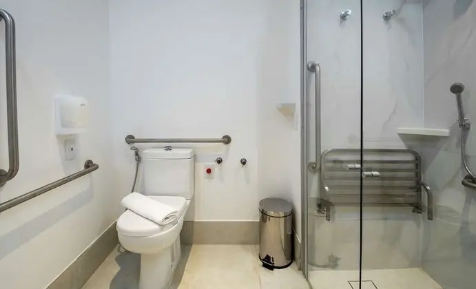 Oda, 2 Tek Kişilik Yatak, Engellilere Uygun, Sigara İçilmez (Roll In Shower)