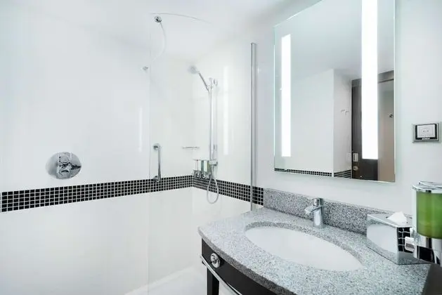 Oda, 1 Büyük (Queen) Boy Yatak