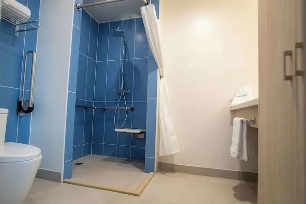 Oda, 1 Büyük (Queen) Boy Yatak, Engellilere Uygun, Sigara İçilmez