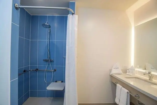 Oda, 1 Büyük (Queen) Boy Yatak, Engellilere Uygun, Sigara İçilmez