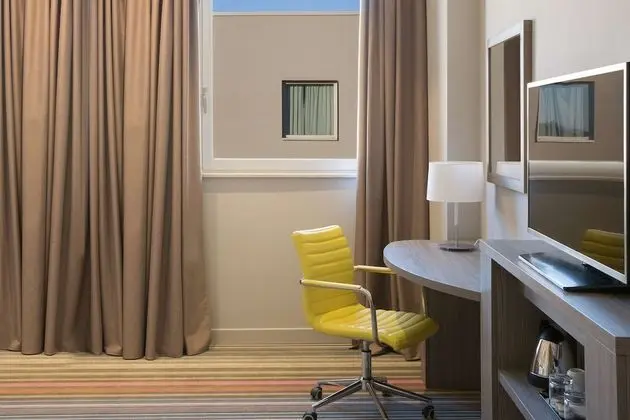 Oda, 2 Büyük (Queen) Boy Yatak, Bağlantılı Odalar