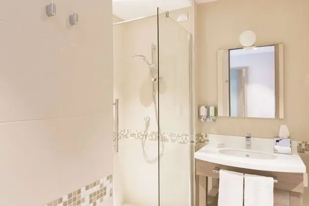 Oda, 2 Büyük (Queen) Boy Yatak, Bağlantılı Odalar