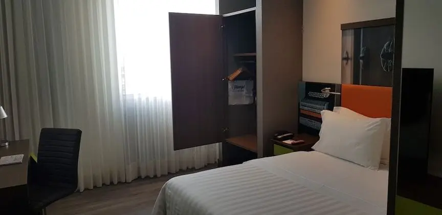 Oda, 1 Büyük (Queen) Boy Yatak, Engellilere Uygun, Sigara İçilmez