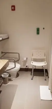 Oda, 1 Büyük (Queen) Boy Yatak, Engellilere Uygun, Sigara İçilmez