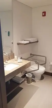 Oda, 1 Büyük (Queen) Boy Yatak, Engellilere Uygun, Sigara İçilmez