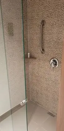 Oda, 1 Büyük (Queen) Boy Yatak, Sigara İçilmez, Buzdolabı