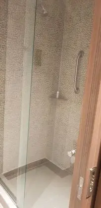 Oda, 1 Büyük (Queen) Boy Yatak, Sigara İçilmez, Buzdolabı