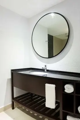 Oda, 2 Çift Kişilik Yatak, Buzdolabı