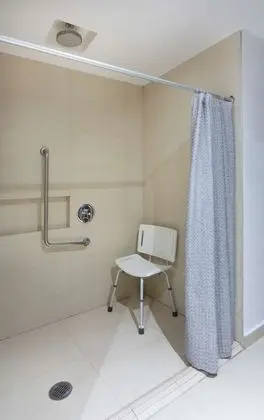 Oda, 2 Çift Kişilik Yatak, Engellilere Uygun (3x3 Shower)