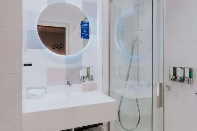 Standard Tek Büyük veya İki Ayrı Yataklı Oda, 1 En Büyük (King) Boy Yatak