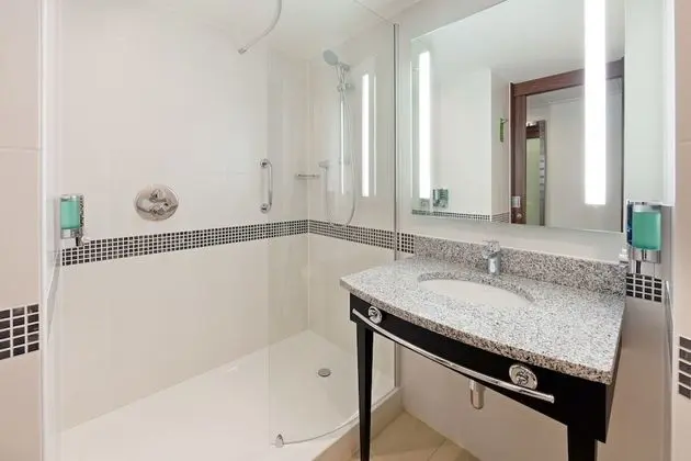 Oda, 1 Büyük (Queen) Boy Yatak, Sigara İçilmez, Şehir Manzaralı