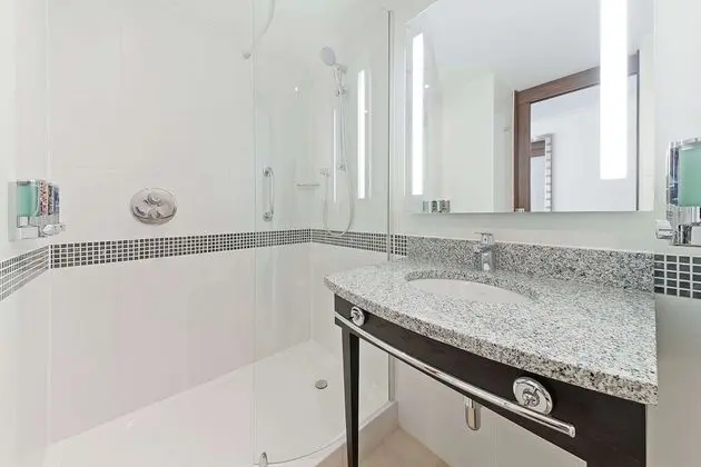 Oda, 1 Büyük (Queen) Boy Yatak ve Çekyat, Sigara İçilmez, Şehir Manzaralı