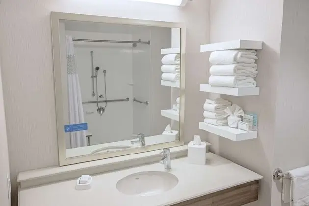 Oda, 1 En Büyük (King) Boy Yatak (Roll-in Shower)