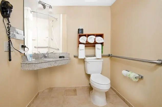 Oda, 1 En Büyük (King) Boy Yatak, Engellilere Uygun, Küvet