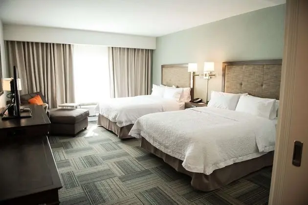 Oda, 2 Büyük (Queen) Boy Yatak, Engellilere Uygun (Mobility & Hearing, Roll-in Shower)