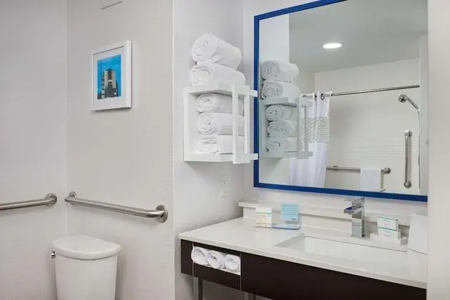 Oda, 1 En Büyük (King) Boy Yatak, Engellilere Uygun, Sigara İçilmez