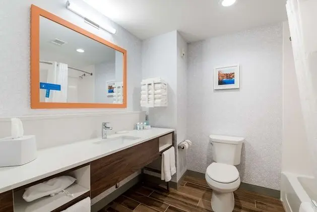 Oda, 2 Büyük (Queen) Boy Yatak, Engellilere Uygun (Hearing)