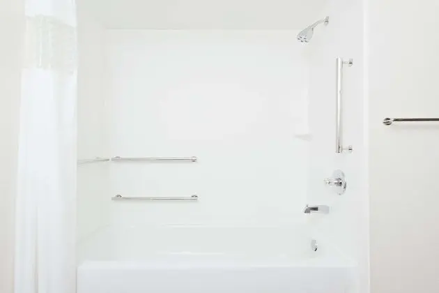 Oda, 2 Büyük (Queen) Boy Yatak, Engellilere Uygun, Sigara İçilmez