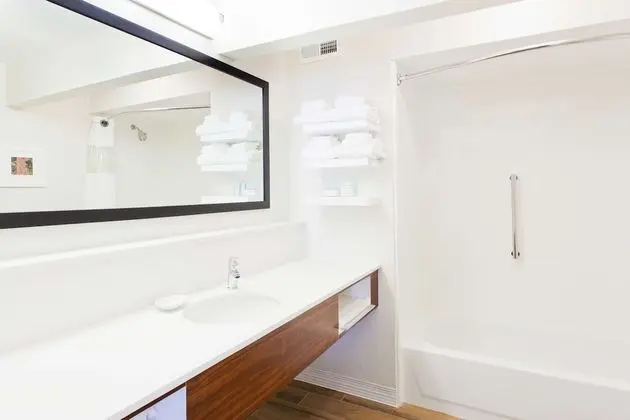 Oda, 2 Büyük (Queen) Boy Yatak, Sigara İçilmez