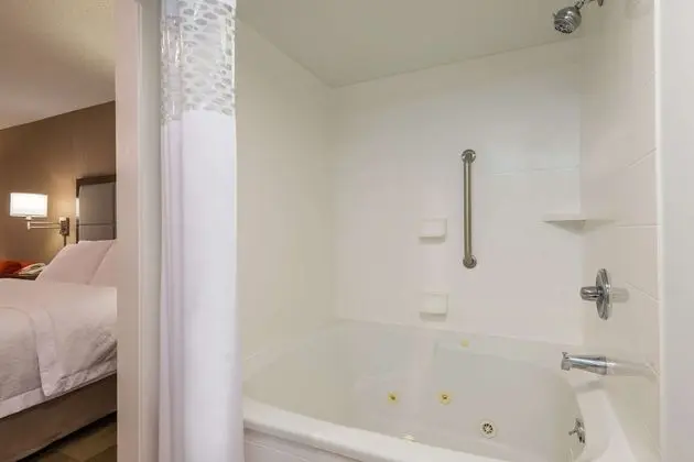 Deluxe, One King Bed, Whirlpool, Non-Smoking