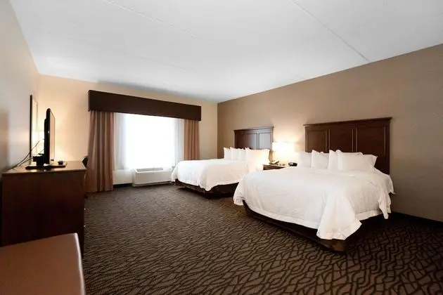 Oda, 2 Büyük (Queen) Boy Yatak, Buzdolabı ve Mikrodalga