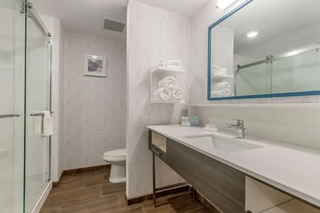 Oda, 1 En Büyük (King) Boy Yatak ve Çekyat, Buzdolabı ve Mikrodalga