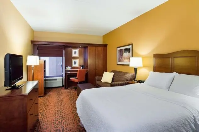 1 Queen Bed with Microwave & Fridge, Non-Smoking