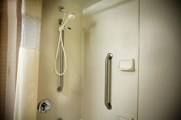 Oda, 2 Büyük (Queen) Boy Yatak, Engellilere Uygun, Sigara İçilmez