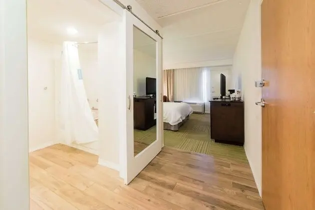 Oda, 1 Büyük (Queen) Boy Yatak, Engellilere Uygun, Küvet (Mobility & Hearing)