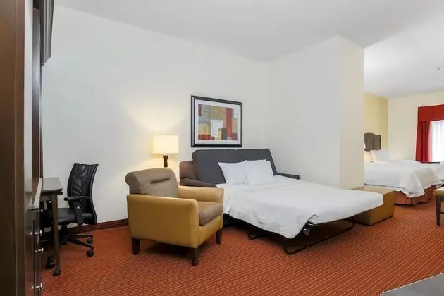 Stüdyo, Sigara İçilmez (2 Queen Beds & Sofa Bed)