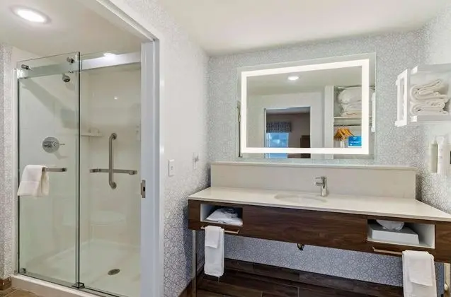 Stüdyo, 1 En Büyük (King) Boy Yatak, Buzdolabı ve Mikrodalga (Wet bar)