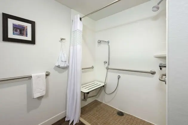 One king size accessible room