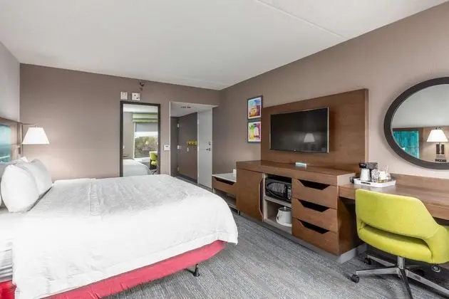 Oda, 1 En Büyük (King) Boy Yatak, Engellilere Uygun (Roll In Shower)