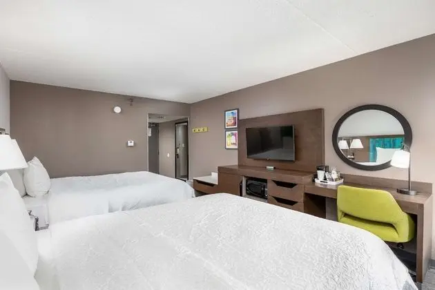 Oda, 2 Çift Kişilik Yatak, Engellilere Uygun, Sigara İçilmez (Roll In Shower)