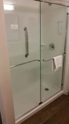 Oda, 1 En Büyük (King) Boy Yatak, Sigara İçilmez, Buzdolabı ve Mikrodalga (Roll-in Shower)
