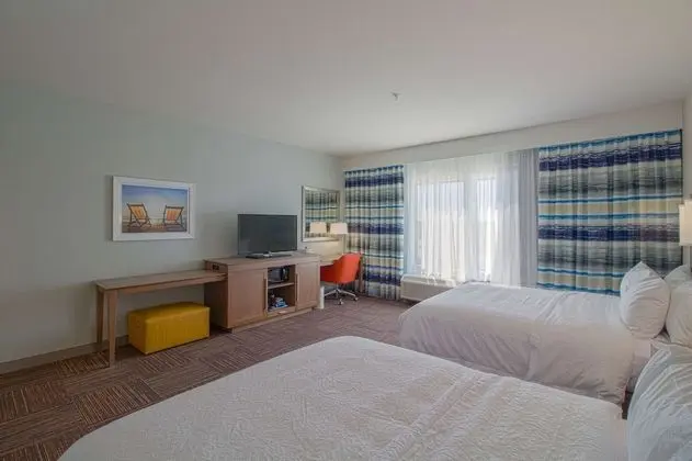 Oda, 2 Büyük (Queen) Boy Yatak, Engellilere Uygun, Sigara İçilmez (w/ bathtub)