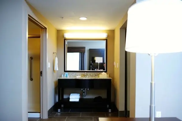 King Suite, Stüdyo