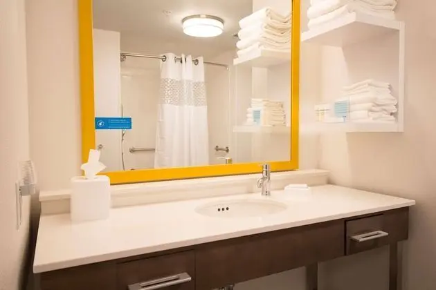 Oda, 2 Büyük (Queen) Boy Yatak, Engellilere Uygun, Küvet