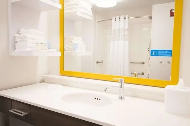 Oda, 2 Büyük (Queen) Boy Yatak, Engellilere Uygun, Küvet