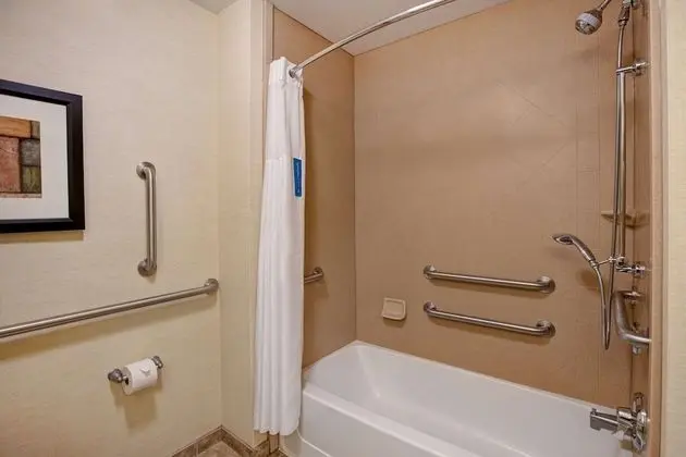 Oda, 2 Büyük (Queen) Boy Yatak, Engellilere Uygun, Sigara İçilmez