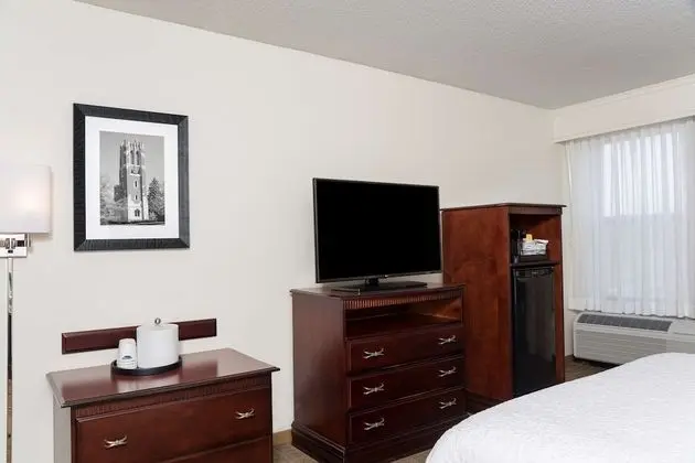 Room, 1 Queen, Accessible, Shower