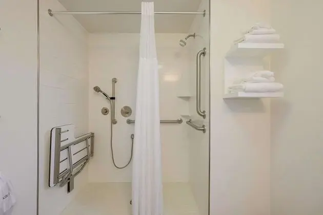 Oda, 1 En Büyük (King) Boy Yatak, Engellilere Uygun, Sigara İçilmez